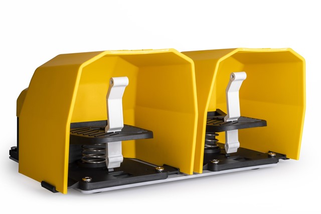PPK Series Plastic Protection (1NO+1NC)+(1NO+1NC) with Hole for Metal Bar Double Yellow Plastic Foot Switch